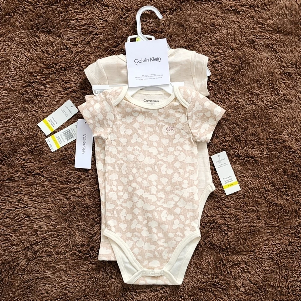 Calvin Klein 3 Piece Set Soft Beige 2 Bodysuits & Pants 3-6 M - New with Tags